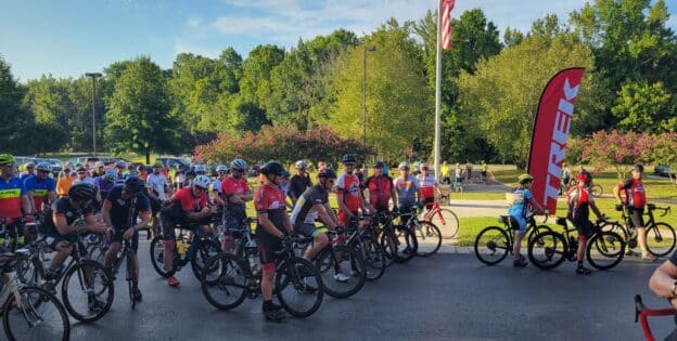 group of riders at the starting line of the ERV 100 in 2022